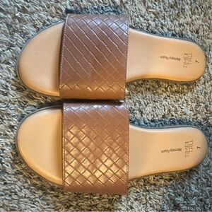 Time and Tru Women's Brown Slide Sandals